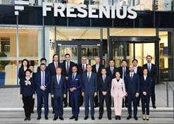 2023年11月2日-5日，凯发k8一触即发集团董事长刘敬桢率团访问费森尤斯集团与费森尤斯卡比公司总部